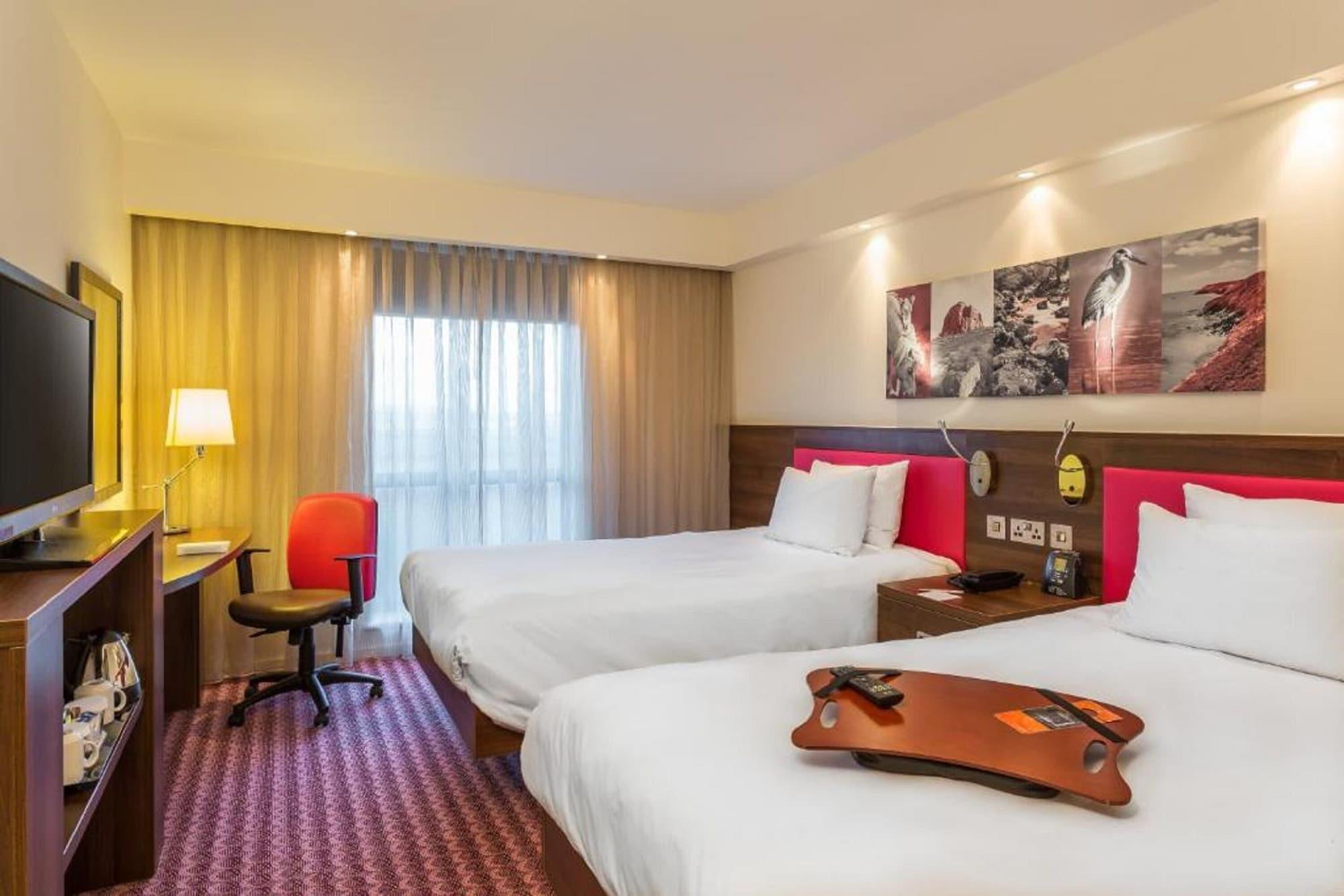 Hampton By Hilton Exeter Airport Hotel Woodbury Екстериор снимка
