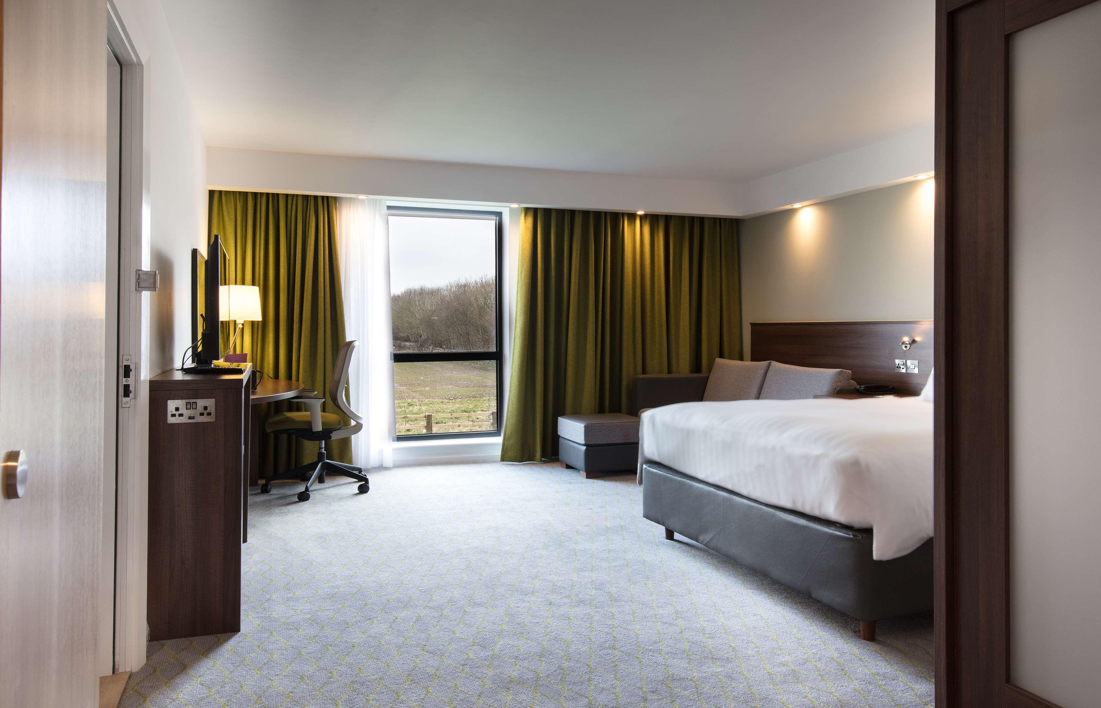 Hampton By Hilton Exeter Airport Hotel Woodbury Екстериор снимка