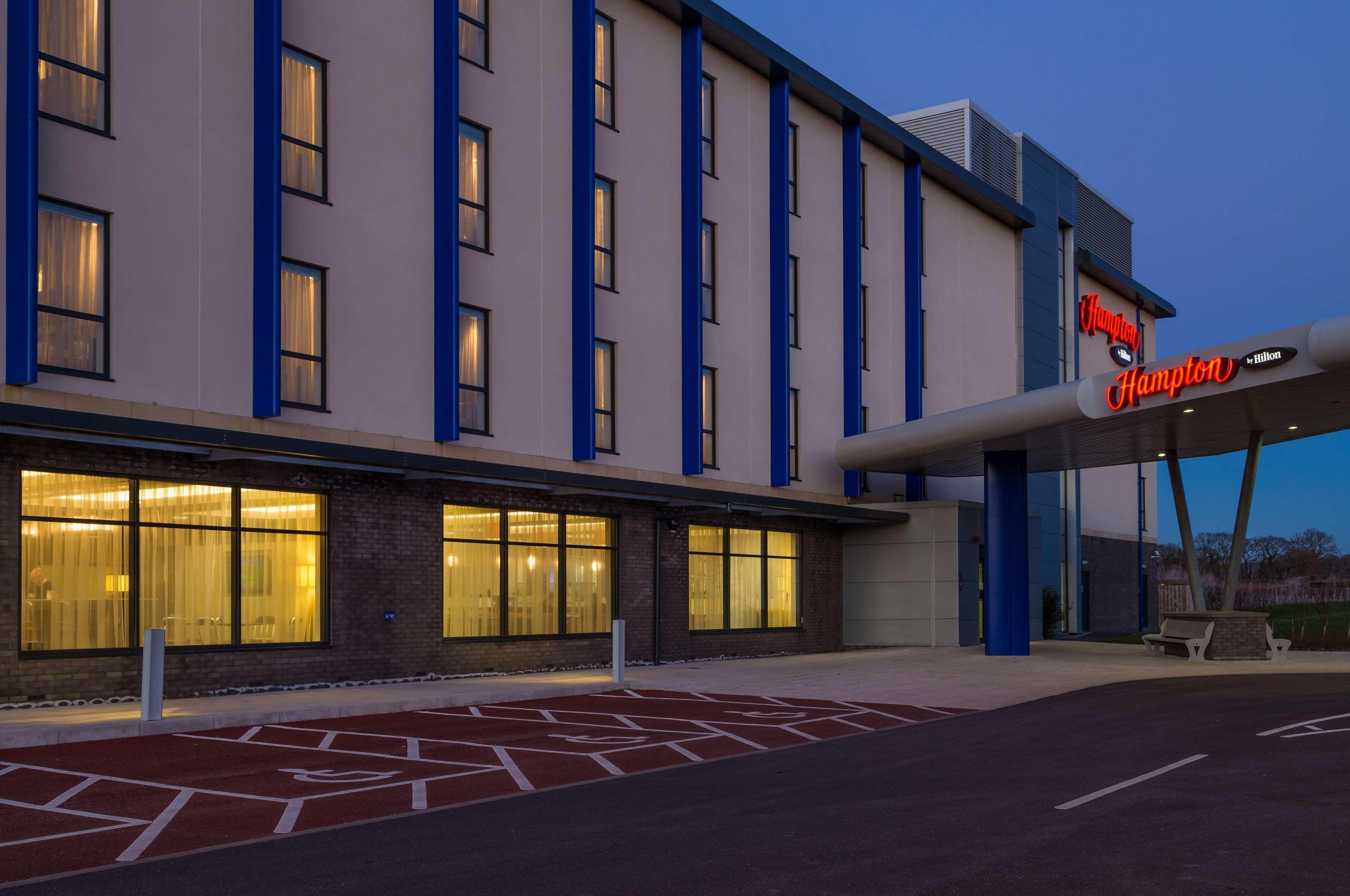 Hampton By Hilton Exeter Airport Hotel Woodbury Екстериор снимка