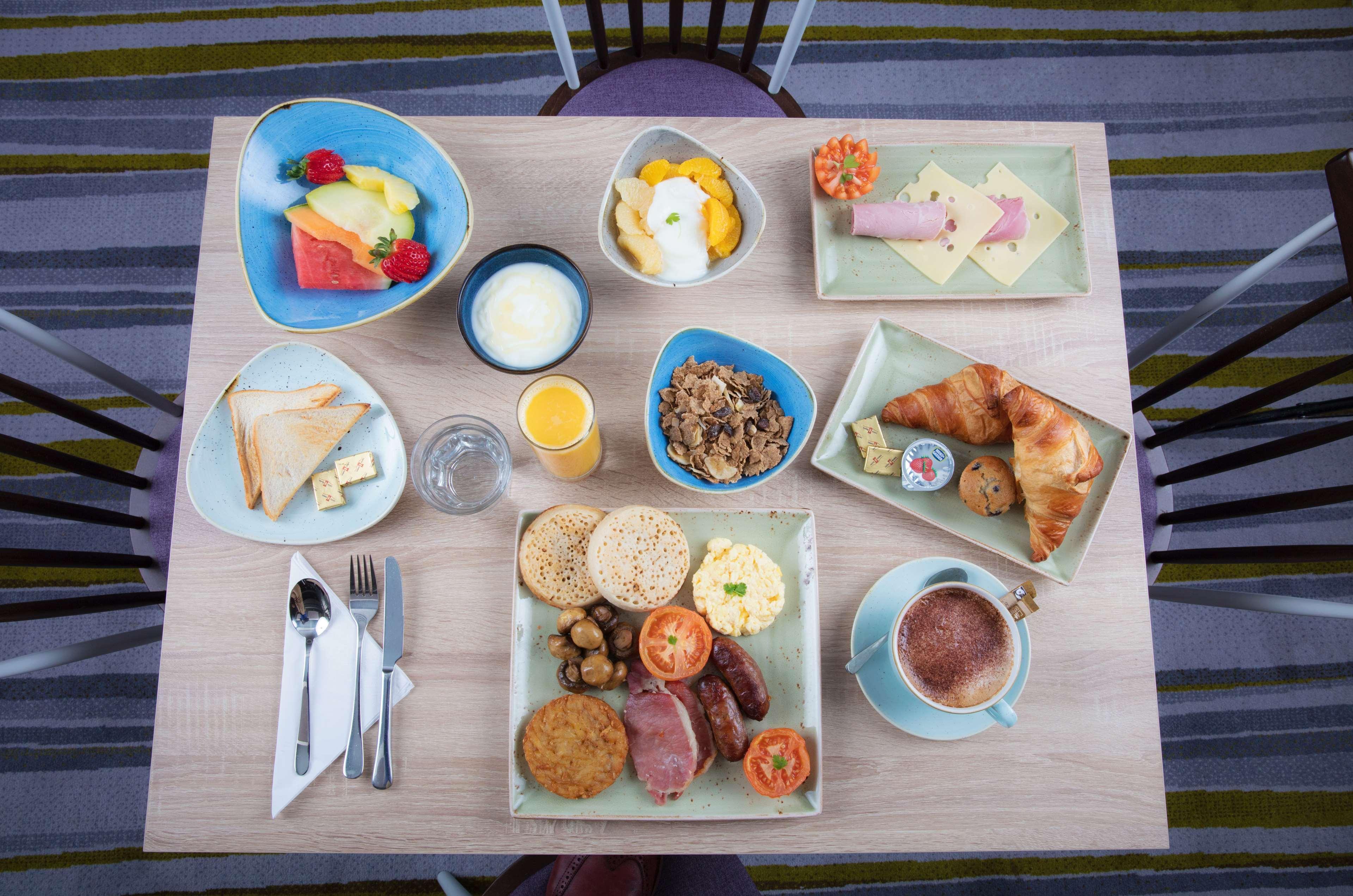 Hampton By Hilton Exeter Airport Hotel Woodbury Екстериор снимка
