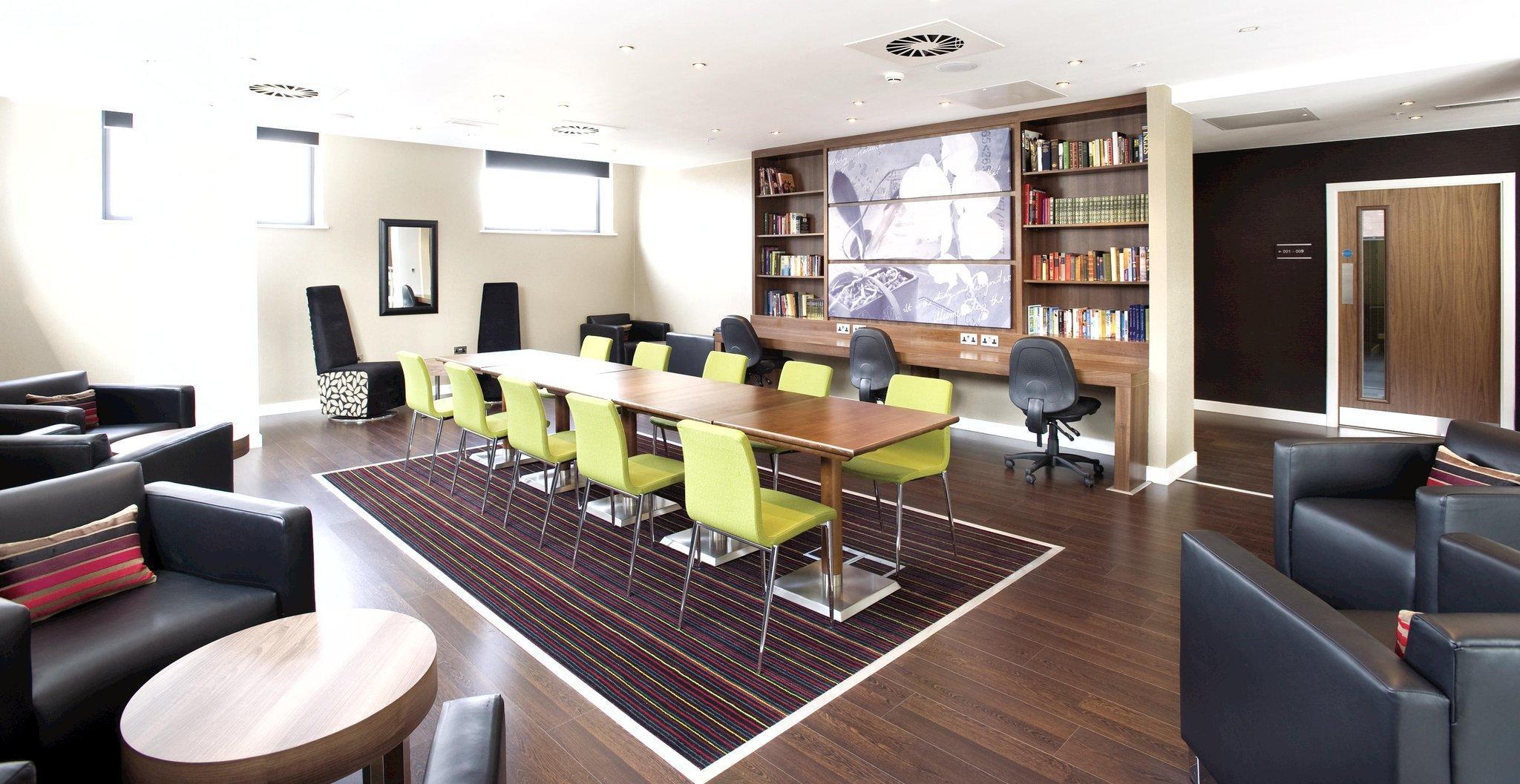 Hampton By Hilton Exeter Airport Hotel Woodbury Екстериор снимка