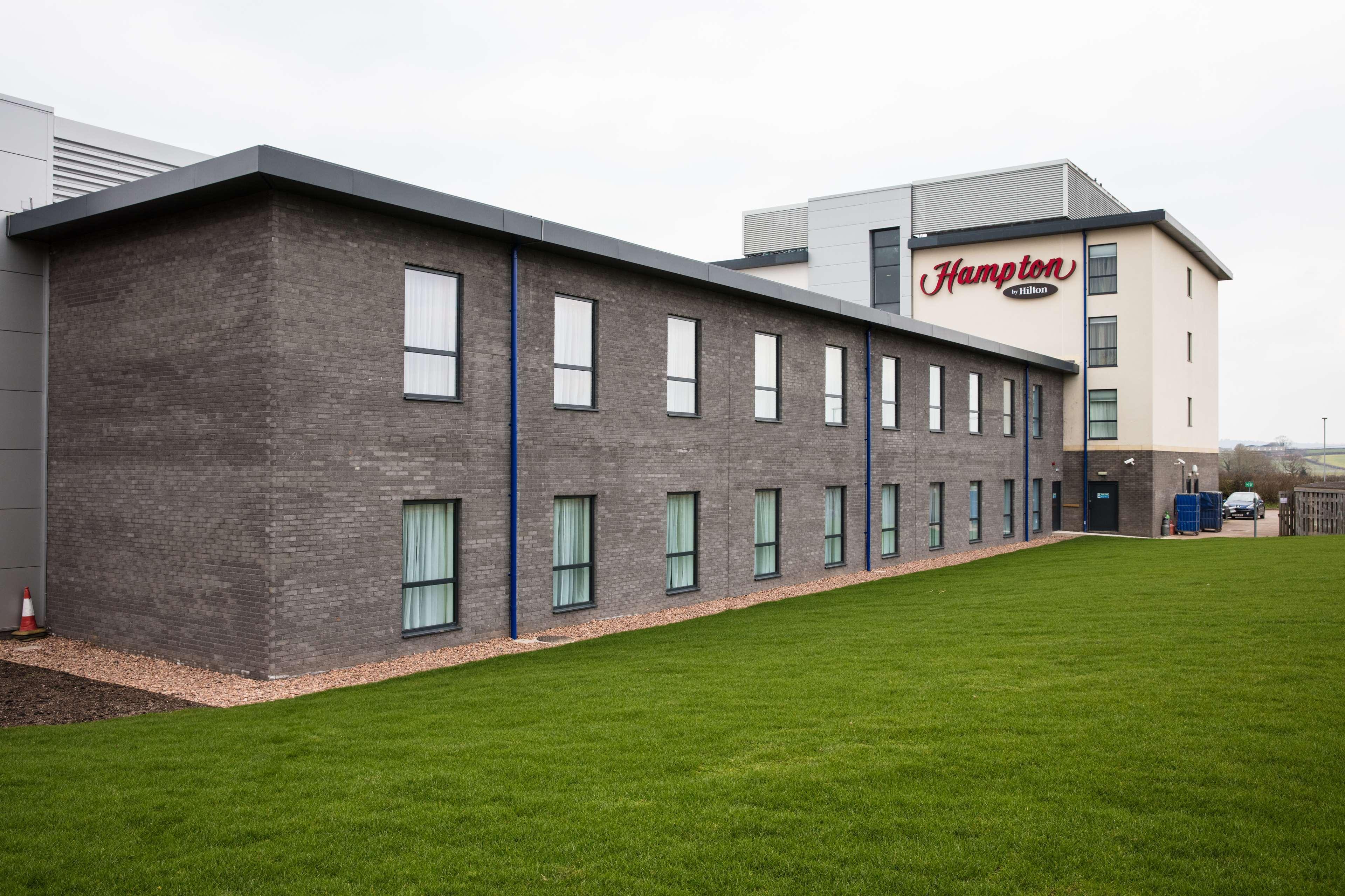 Hampton By Hilton Exeter Airport Hotel Woodbury Екстериор снимка