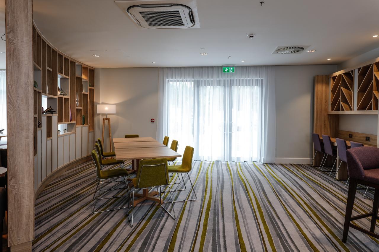 Hampton By Hilton Exeter Airport Hotel Woodbury Екстериор снимка
