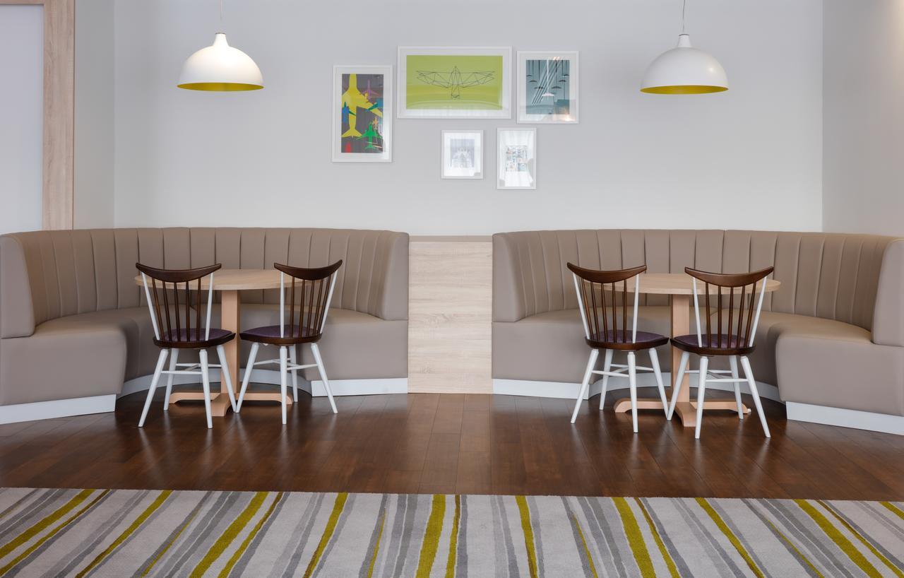 Hampton By Hilton Exeter Airport Hotel Woodbury Екстериор снимка