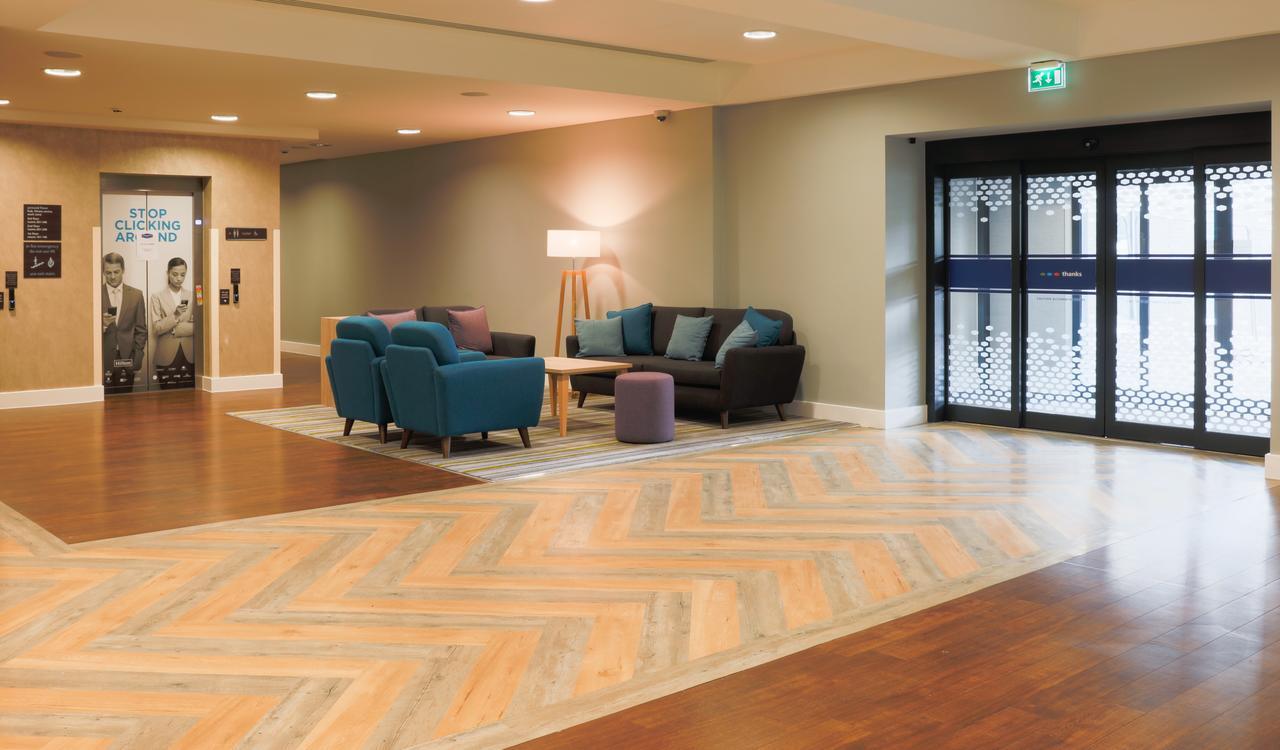 Hampton By Hilton Exeter Airport Hotel Woodbury Екстериор снимка