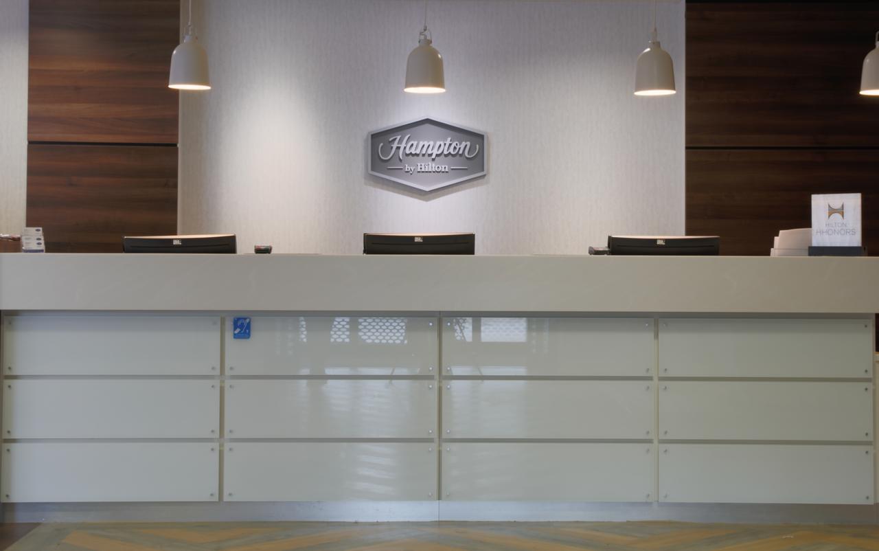 Hampton By Hilton Exeter Airport Hotel Woodbury Екстериор снимка